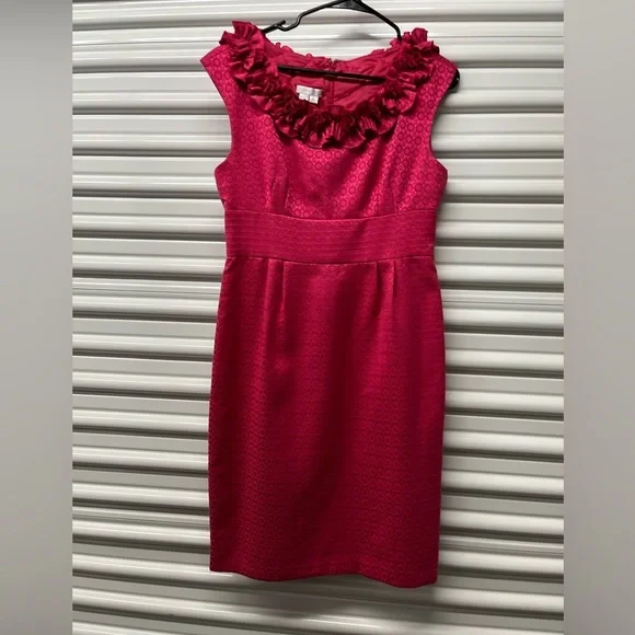 London Times Elegant Red Sleeveless Dress with Floral Accents Size 10 - Picture 3 of 7